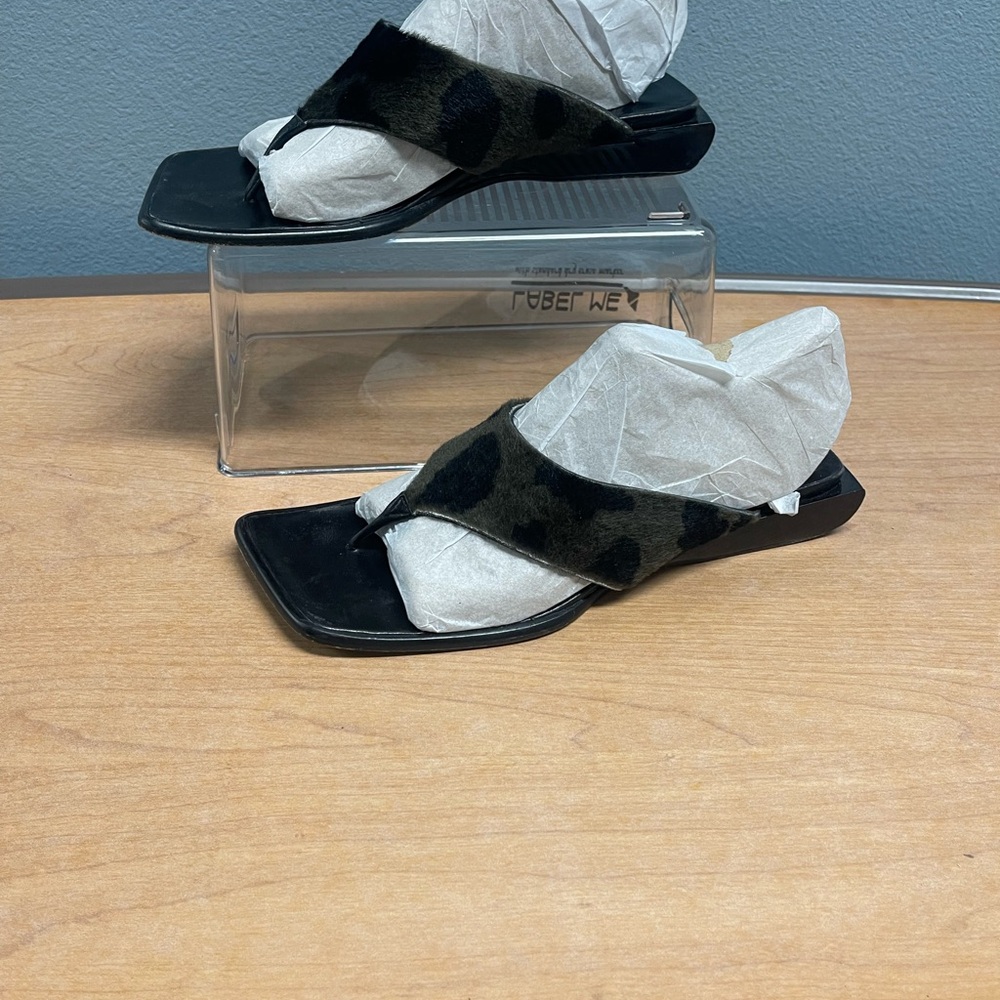 Sesto Meucci Women's Black & Olive Calf  Hair Thong Sandals 7.5